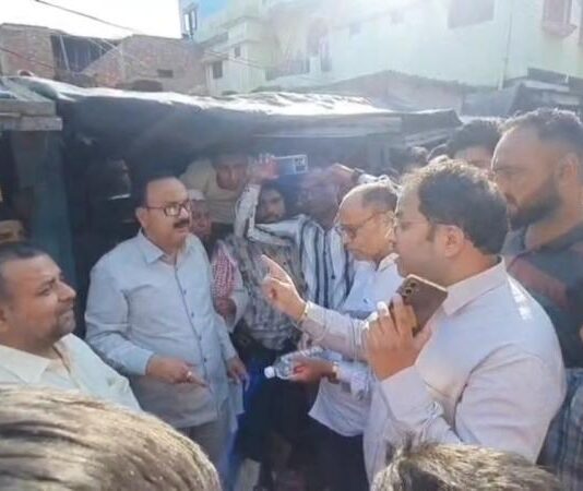 रामनगर में अतिक्रमण पर बुलडोजर कार्रवाई, कांग्रेस नेता और ईओ के बीच बहस तेज News Desk