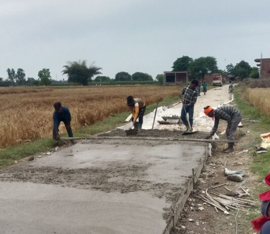 श्रावस्ती में 900 मीटर RCC सड़क बनी:मध्य नगर से रामगढ़ी जाने वालों को मिली राहत
