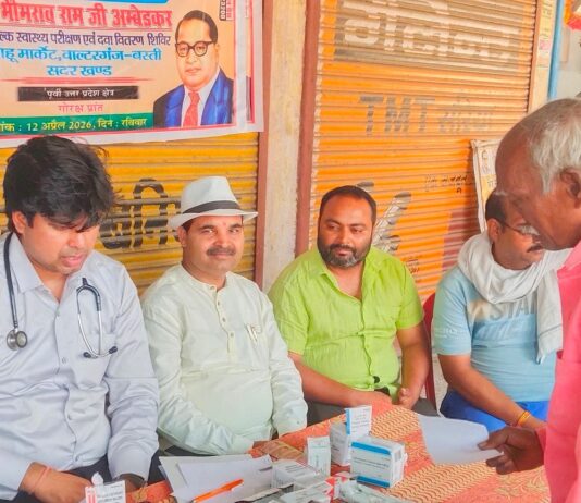 वाल्टरगंज में नि:शुल्क चिकित्सा शिविर आयोजित:सैकड़ों मरीजों का स्वास्थ्य परीक्षण, दवाएं भी मिलीं