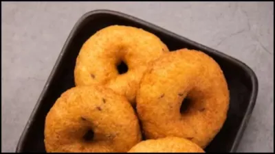 क्या आपने कभी घर पर मेदु वड़ा बनाया है?