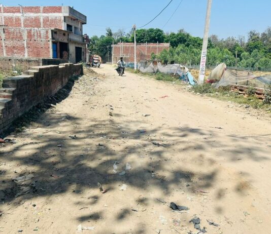 नासिरगंज-बंजारनपुरवा मार्ग बदहाल, 2 किमी कच्ची सड़क:ग्रामीण पक्की सड़क के लिए तरस रहे, 10 साल से आश्वासन