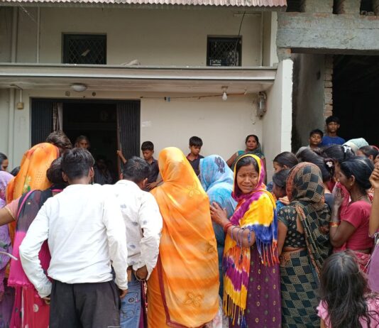 मां को बचाने के प्रयास में बेटे की भी मौत:महाराजगंज में पानी के मोटर से हादसा, खेत से लौटे पिता को घर में मृत मिले दोनों