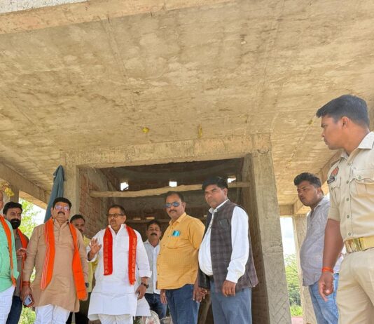 परशुराम जयंती पर मंदिर प्राण प्रतिष्ठा की तैयारियां जोरों पर:डुमरियागंज में पूर्व विधायक ने कार्यक्रम स्थल का निरीक्षण किया