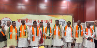 यूपी कॉपरेटिव यूनियन लिमिटेड में 11 डायरेक्टर निर्विरोध निर्वाचित को प्रमाण पत्र सौंपे