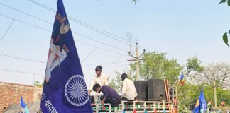 वेलहन महेशपुर में अंबेडकर जयंती मनाई:डॉ. भीमराव अंबेडकर की 136वीं जयंती पर निकाली गई शोभायात्रा