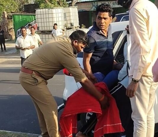 बस्ती में अज्ञात डीसीएम की टक्कर से लड़की घायल:अयोध्या रोड पर रॉन्ग साइड से आ रही गाड़ी से हुआ हादसा