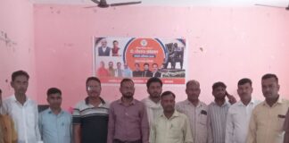 बलहा में रोजगार सेवकों ने BDO को सौंपा ज्ञापन:मनरेगा व मानदेय भुगतान नियमित करने की मांग