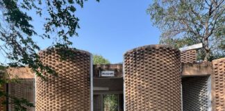 अमोढ़ा म्यूजियम बदहाल, 1.40 करोड़ से बना परिसर उपेक्षित:बस्ती में शहीदों की स्मृति में बना यह स्थल देखरेख के अभाव में उजड़ा