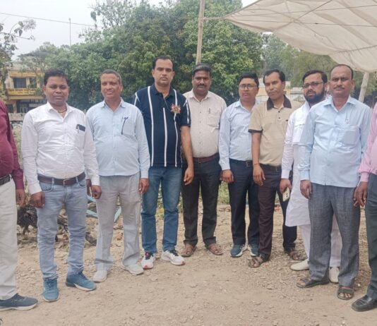 महराजगंज में प्रेरकों का प्रदर्शन:8 साल से अटका मानदेय भुगतान मांग तेज