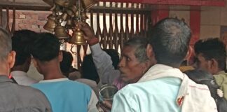 बैसाखी अमावस्या पर हजारों श्रद्धालुओं ने किया जलाभिषेक:मंदिर निर्माण के कारण गेट पर चढ़ाया जल, 50 पुलिसकर्मी तैनात