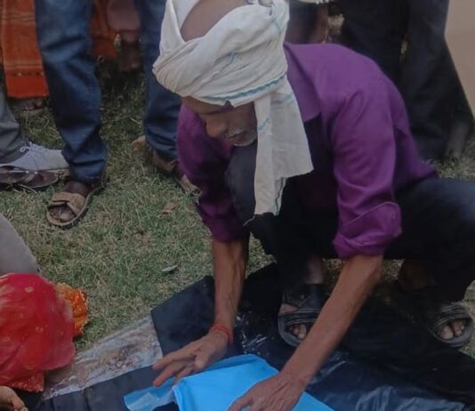 ट्रक की चपेट में आने से मासूम की मौत:मल्हीपुर-बाबागंज मार्ग पर हादसा, पुलिस ने ट्रक कब्जे में लिया