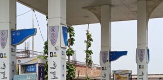 सिसवा में दो दिन से पेट्रोल पंप सूखे:ईंधन की कमी से वाहन चालक और किसान परेशान