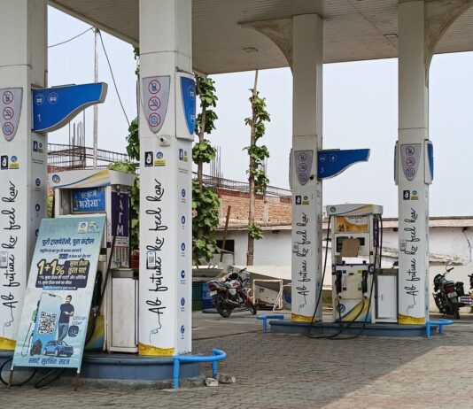 सिसवा में दो दिन से पेट्रोल पंप सूखे:ईंधन की कमी से वाहन चालक और किसान परेशान