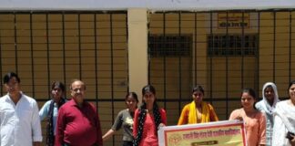 कप्तानगंज कॉलेज में नारी शक्ति बंधन अधिनियम पर मानव श्रृंखला:महिला सशक्तिकरण के लिए छात्राओं ने ली शपथ