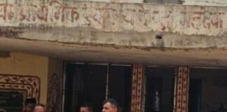 महादेव दुबे प्राथमिक स्वास्थ्य केंद्र में भीषण आग:लाखों के संसाधन जलकर नष्ट, अधीक्षक ने की जांच