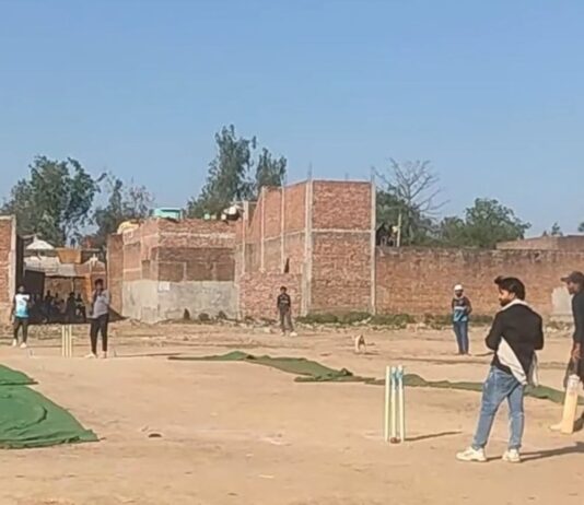 गुल्ली 11 ने SRK 11 को 30 रनों से हराया:एनसीसी क्रिकेट टूर्नामेंट के सेमीफाइनल में बनाई जगह