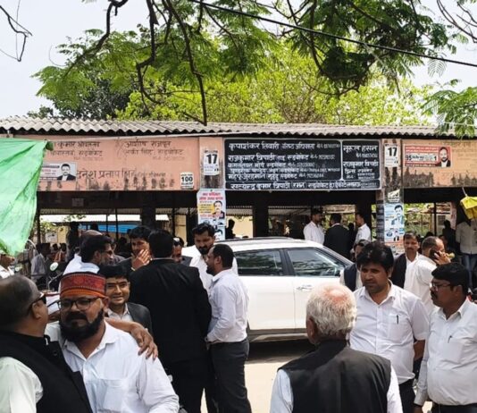 बलरामपुर में कलेक्ट्रेट बार चुनाव में मतदान जारी:661 मतदाता तय करेंगे 26 प्रत्याशियों की किस्मत