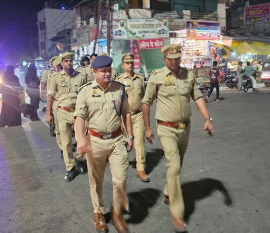 परतावल में सीओ सदर ने पैदल गश्त की:सुरक्षा व्यवस्था परखी, अराजक तत्वों को कड़ा संदेश दिया