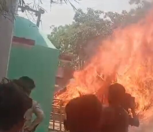 बहराइच के बुलहा गांव में घर जलकर राख:हाईटेंशन लाइन से चिंगारी बनी वजह, अधिकारी ने दी सतर्क रहने की सलाह