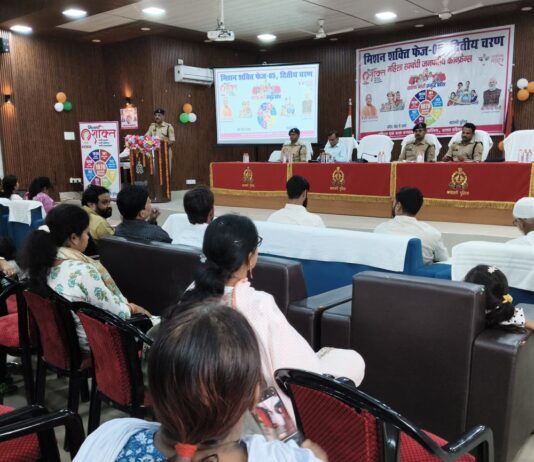 महिला सशक्तिकरण सामाजिक परिवर्तन की नींव:श्रावस्ती में जन जागरूकता कार्यक्रम, अधिकारियों ने योजनाओं पर चर्चा की