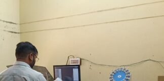 मूंड़ेरवा CHC में लाखों की मशीन बेकार:रीजेंट न होने से मरीजों की रक्त जांचें अटकीं, एक माह से इंतजार