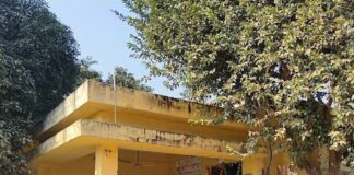 खेसरहा में अघोषित बिजली कटौती:रातभर बिजली गुल रहने से ग्रामीणों को हो रही परेशानी