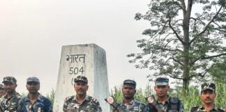 महराजगंज में भारत-नेपाल सीमा पर सुरक्षा एजेंसियों का संयुक्त गश्त:संदिग्ध गतिविधियों पर अंकुश लगाने को आमजन को सुरक्षा का भरोसा