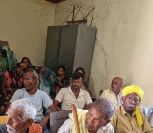 भैंसहवा ग्राम चौपाल में समस्याओं का मौके पर निस्तारण:जोगिया क्षेत्र में आयोजित हुई चौपाल, पंचायत सचिव ने सुनी शिकायतें