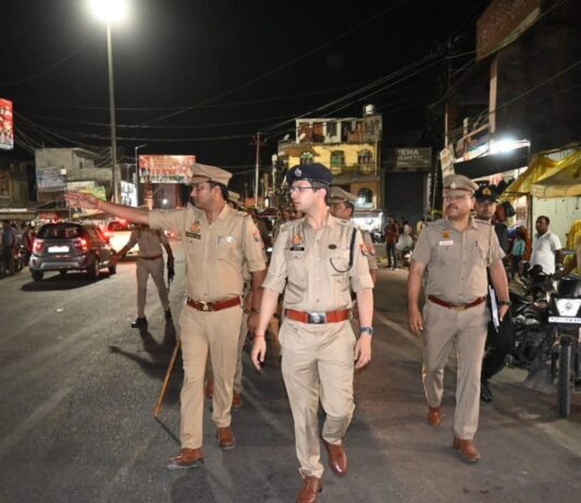 नवागत एसपी ने परतावल में किया पैदल गश्त:लोगों को सुरक्षा का भरोसा दिलाया, सुनीं समस्याएं