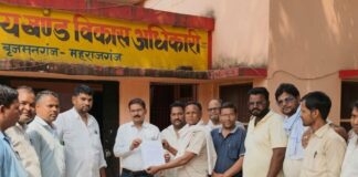 ग्राम रोजगार सेवकों की कलम बंद हड़ताल:बृजमनगंज में 8 माह का मानदेय बकाया, बीडीओ को सौंपा ज्ञापन