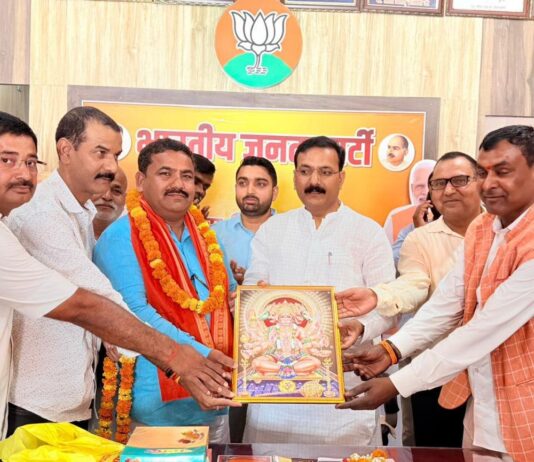 भाजपा जिला उपाध्यक्ष कृष्णा मिश्रा का स्वागत:इटवा कार्यालय पर नव नियुक्त पदाधिकारियों का सम्मान समारोह