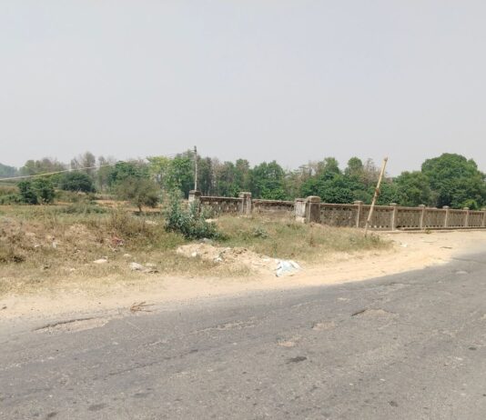 मुहचोरवा घाट पुल का अप्रोच टूटा:ढेबरुवा-इटवा मार्ग पर यातायात प्रभावित, मरम्मत की मांग