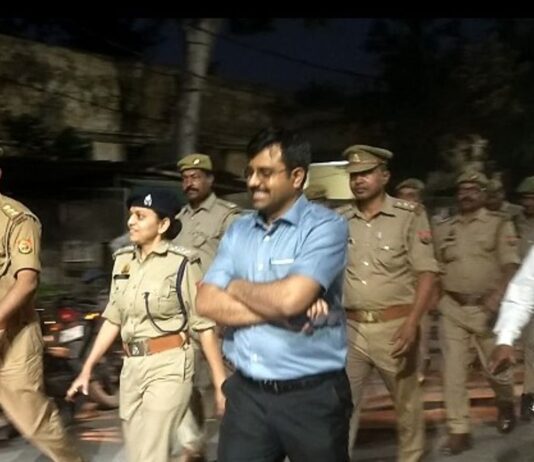 हरैया में अंबेडकर जयंती की पूर्व संध्या पर पैदल गश्त:प्रशासन तरह अलर्ट