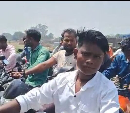 जमुनहा में डीजल-पेट्रोल की किल्लत, आमजन बेहाल:गेहूं मड़ाई और शादी सीजन से बढ़ी मांग, घंटों लाइन में लग रहे लोग