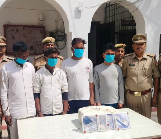 नकली नोट छापने वाले गिरोह का भंडाफोड़:चार आरोपी गिरफ्तार, प्रिंटर व 11,500 जाली नोट बरामद