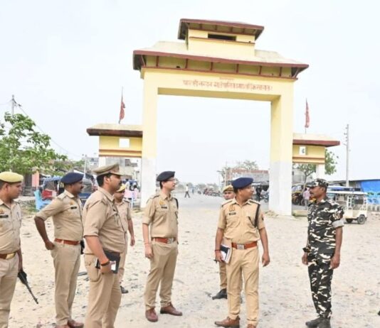 एसपी ने सोनौली सीमा का किया निरीक्षण:महराजगंज में भारत-नेपाल बॉर्डर पर सुरक्षा व्यवस्था का जायजा लिया