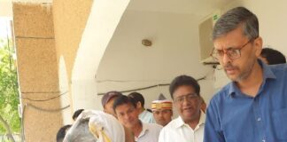 अम्बेडकर जयंती पर 20 टीबी मरीजों को मिली पोषण पोटली:श्रावस्ती में जिलाधिकारी ने बाबा साहब को श्रद्धांजलि दी, संविधान के महत्व पर जोर दिया