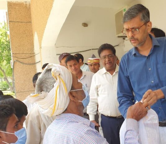 अम्बेडकर जयंती पर 20 टीबी मरीजों को मिली पोषण पोटली:श्रावस्ती में जिलाधिकारी ने बाबा साहब को श्रद्धांजलि दी, संविधान के महत्व पर जोर दिया