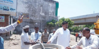 ग्वालियरः सुपर सकर मशीन द्वारा तानसेन नगर में सीवर सफाई कार्य जारी