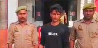 युवती पर ज्वलनशील पदार्थ फेंकने वाला आरोपी गिरफ्तार:बस्ती पुलिस और स्वाट टीम ने आरोपी को दबोचा