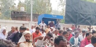 गिलौला में पेट्रोल-डीजल के लिए भारी भीड़:दो दिन बाद आपूर्ति शुरू, पुलिस निगरानी में वितरण