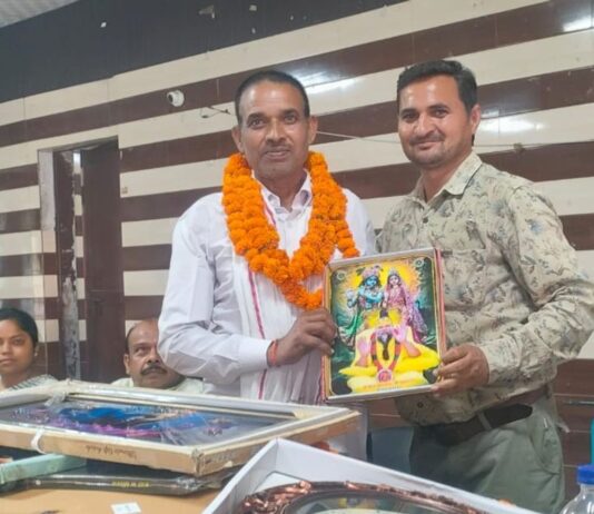 ग्राम पंचायत अधिकारी कमला प्रसाद आर्या सेवानिवृत्त:शिवपुर ब्लॉक में विदाई समारोह आयोजित