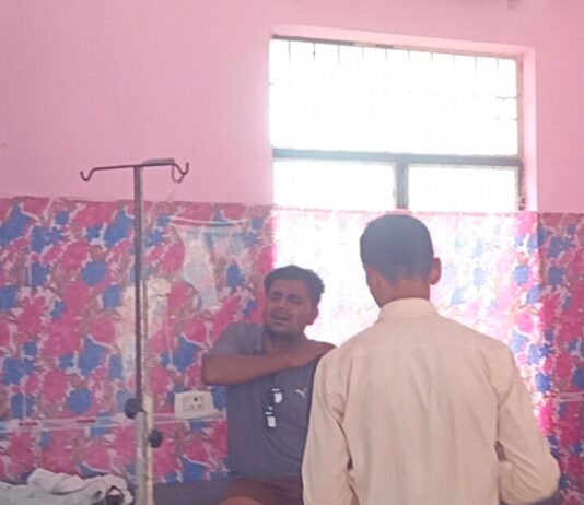 श्रावस्ती में ई-रिक्शा-बाइक टक्कर:तीन घायल, सामुदायिक स्वास्थ्य केंद्र में भर्ती