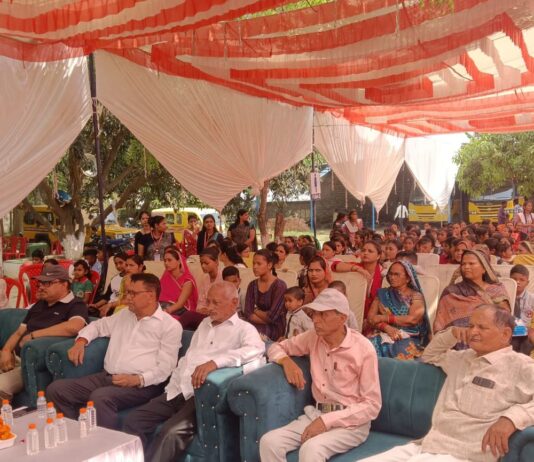 पंडित राधेश्याम कॉलेज में वार्षिकोत्सव, छात्रों ने दी प्रस्तुति:नवाबगंज के जमोग चरदा में रंगारंग कार्यक्रम आयोजित