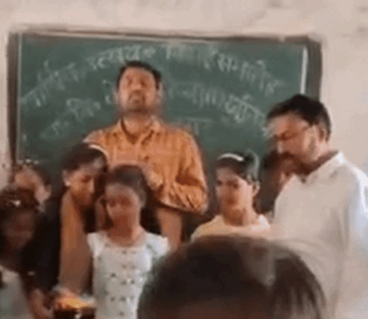 केवटहिया प्राथमिक विद्यालय में वार्षिक उत्सव, विदाई समारोह:पांचवी के छात्रों ने केक काटा, शिक्षकों ने दी शुभकामनाएं