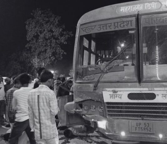 महराजगंज में रोडवेज ने बाइक को मारी टक्कर:तीन की मौत, ड्राइवर बस छोड़कर मौके से फरार