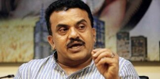 मुंबई- संजय निरुपम ने महाराष्ट्र सरकार से टैक्सी, ऑटो ड्राइवरों के लिए मराठी नियम में देरी करने की अपील की