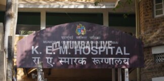 मुंबई- KEM हॉस्पिटल में नर्स और गार्ड पर हमला; स्टाफ ने सुरक्षा को लेकर विरोध प्रदर्शन किया