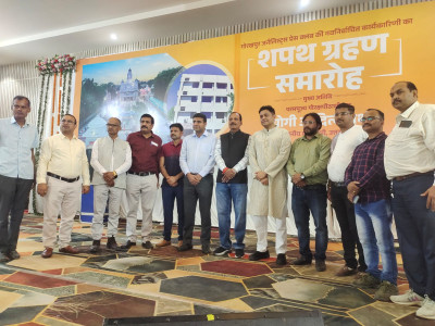 अधिकारियों का किया गया सम्मान, डीएम-एसएसपी ने की पत्रकारों की सराहना