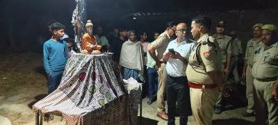 अंबेडकर प्रतिमा खंडित होने के आरोप से गांव में तनाव, प्रशासन की सूझबूझ से मामला शांत